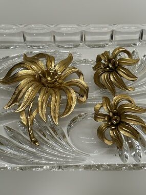 Vintage Crown Trifari Set Gold-Toned Brooch/Pin + Earrings Chrysanthemum Flowers